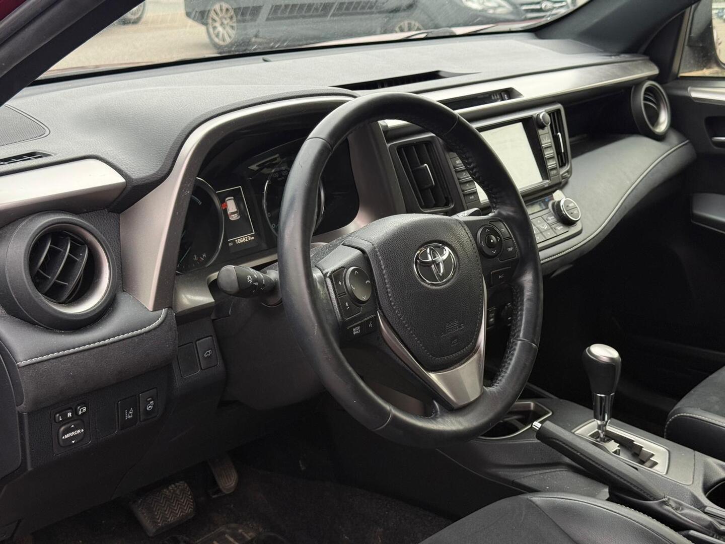 TOYOTA RAV4 2018