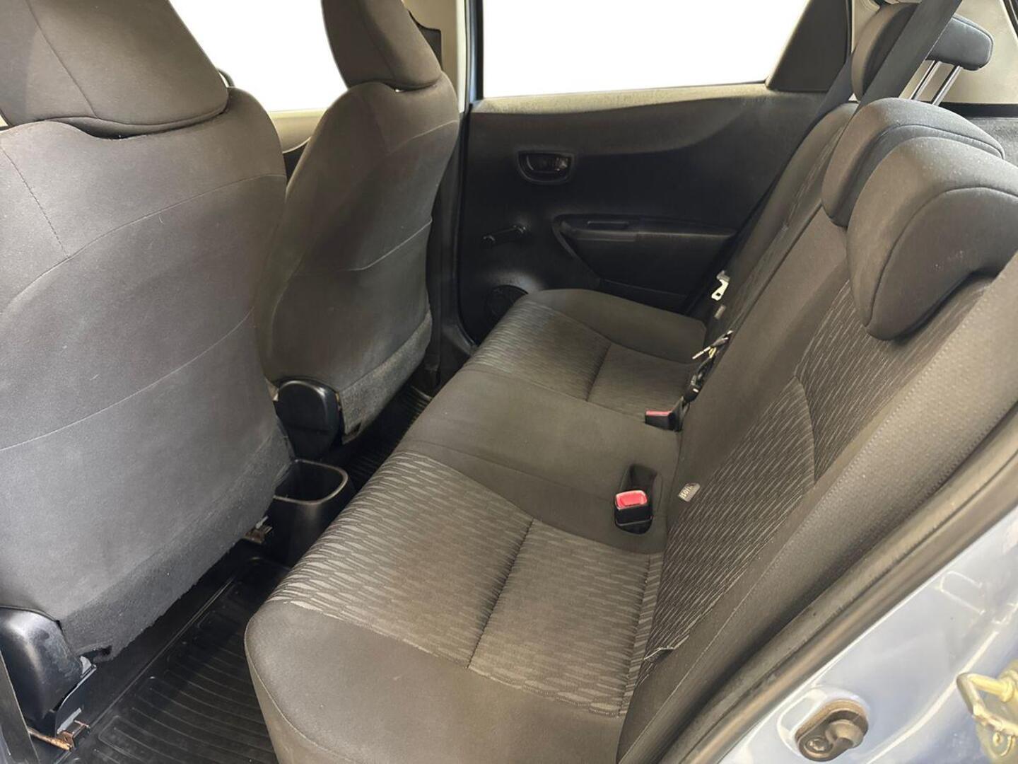 TOYOTA Yaris 2012