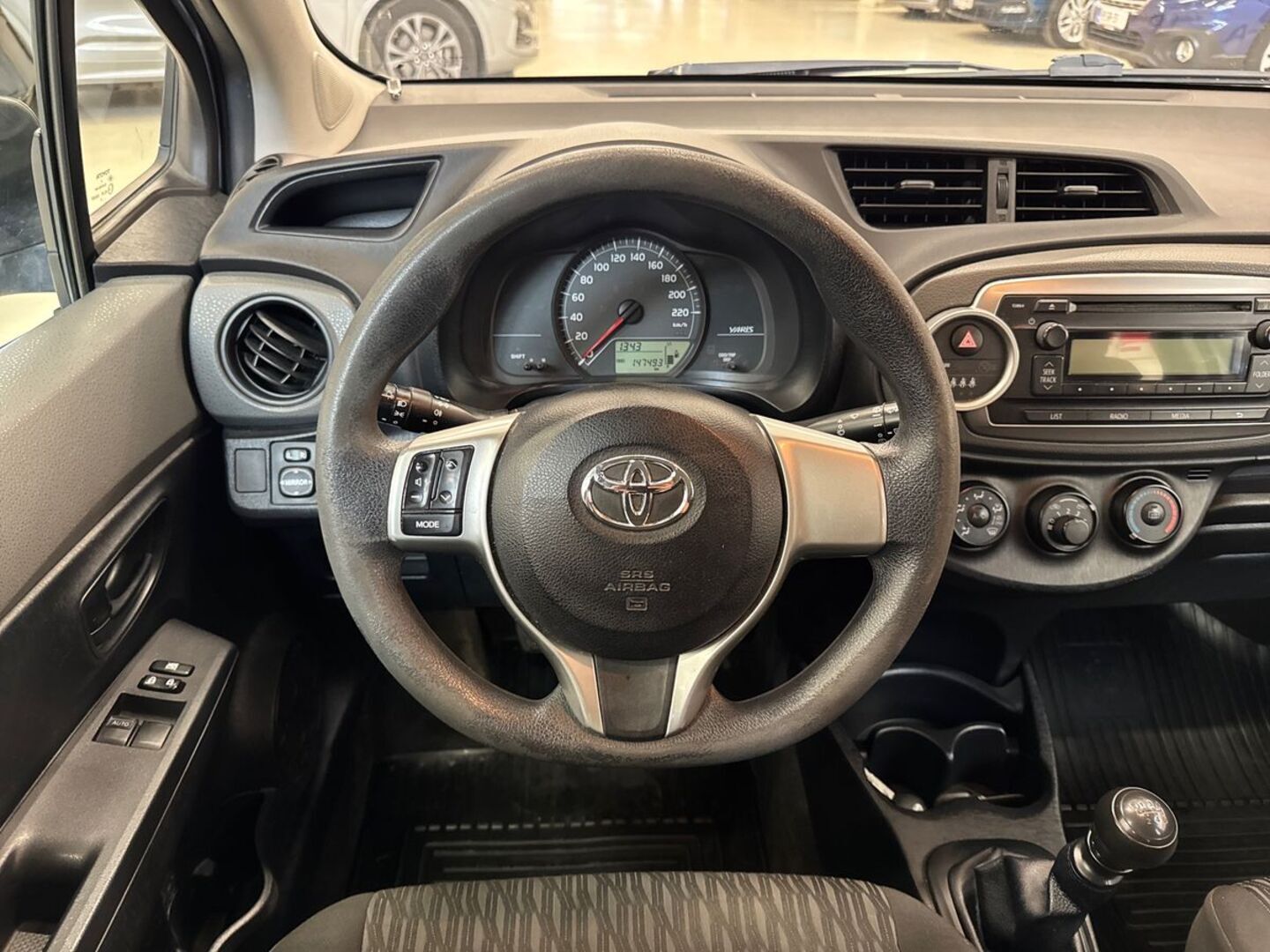 TOYOTA Yaris 2012