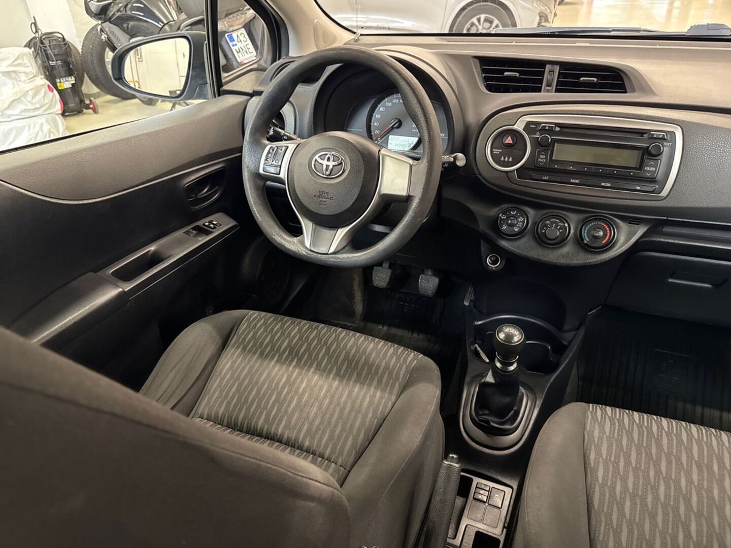 TOYOTA Yaris 2012