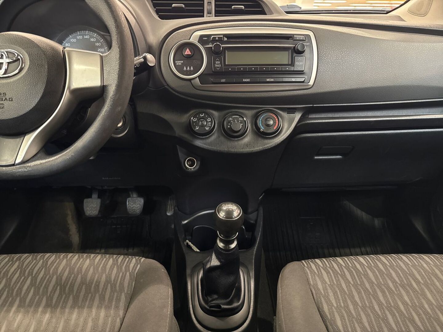 TOYOTA Yaris 2012