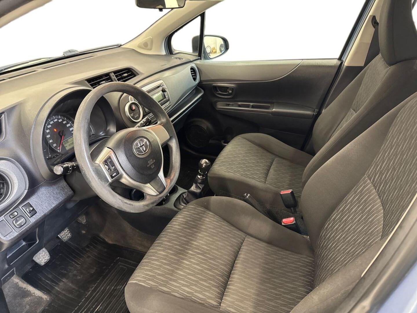 TOYOTA Yaris 2012