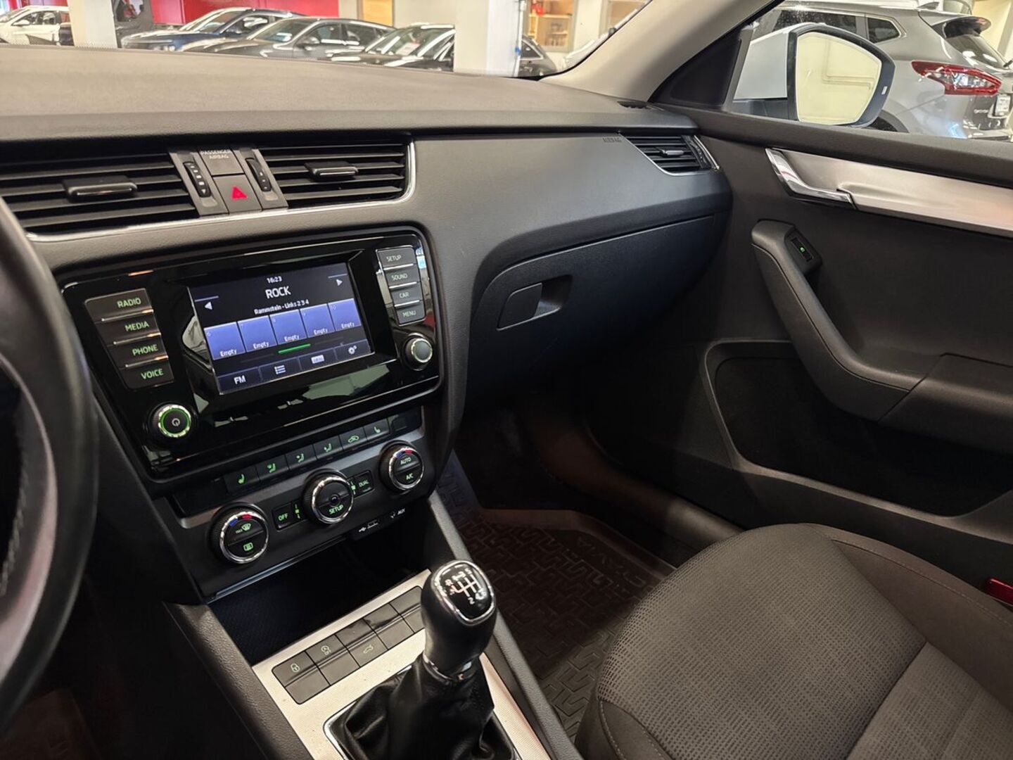 SKODA Octavia 2014
