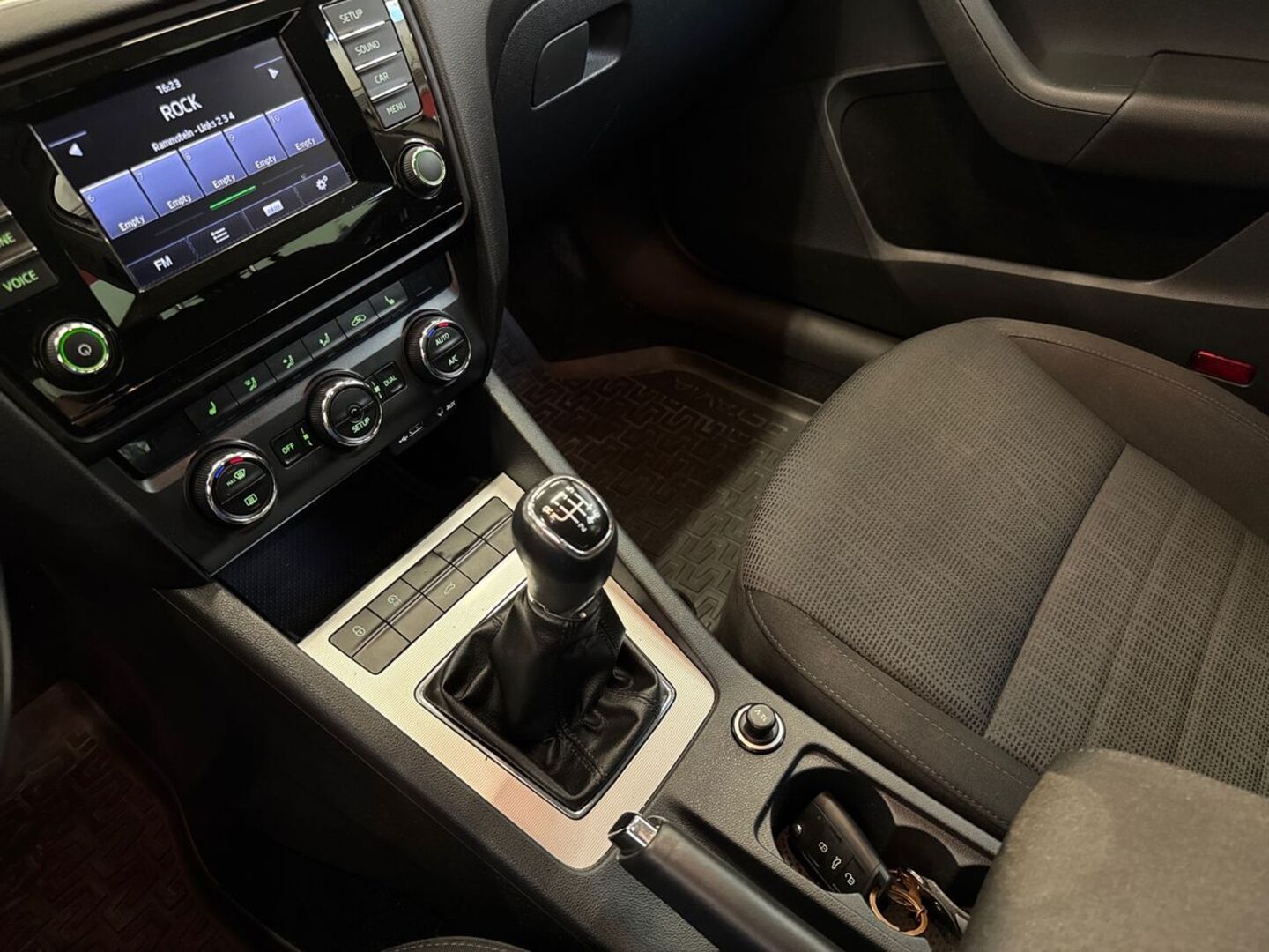 SKODA Octavia 2014