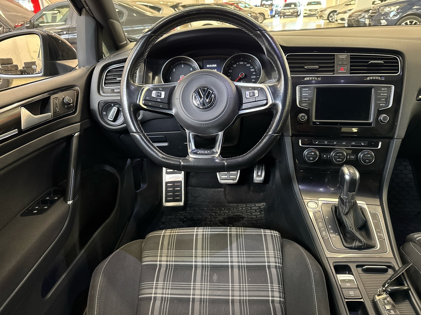 VOLKSWAGEN Golf 2016
