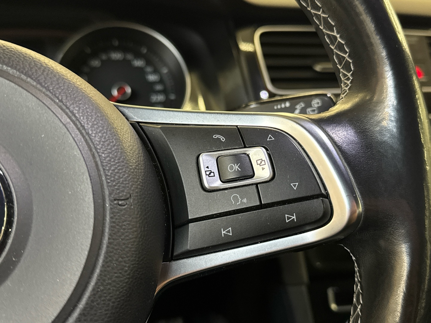 VOLKSWAGEN Golf 2016