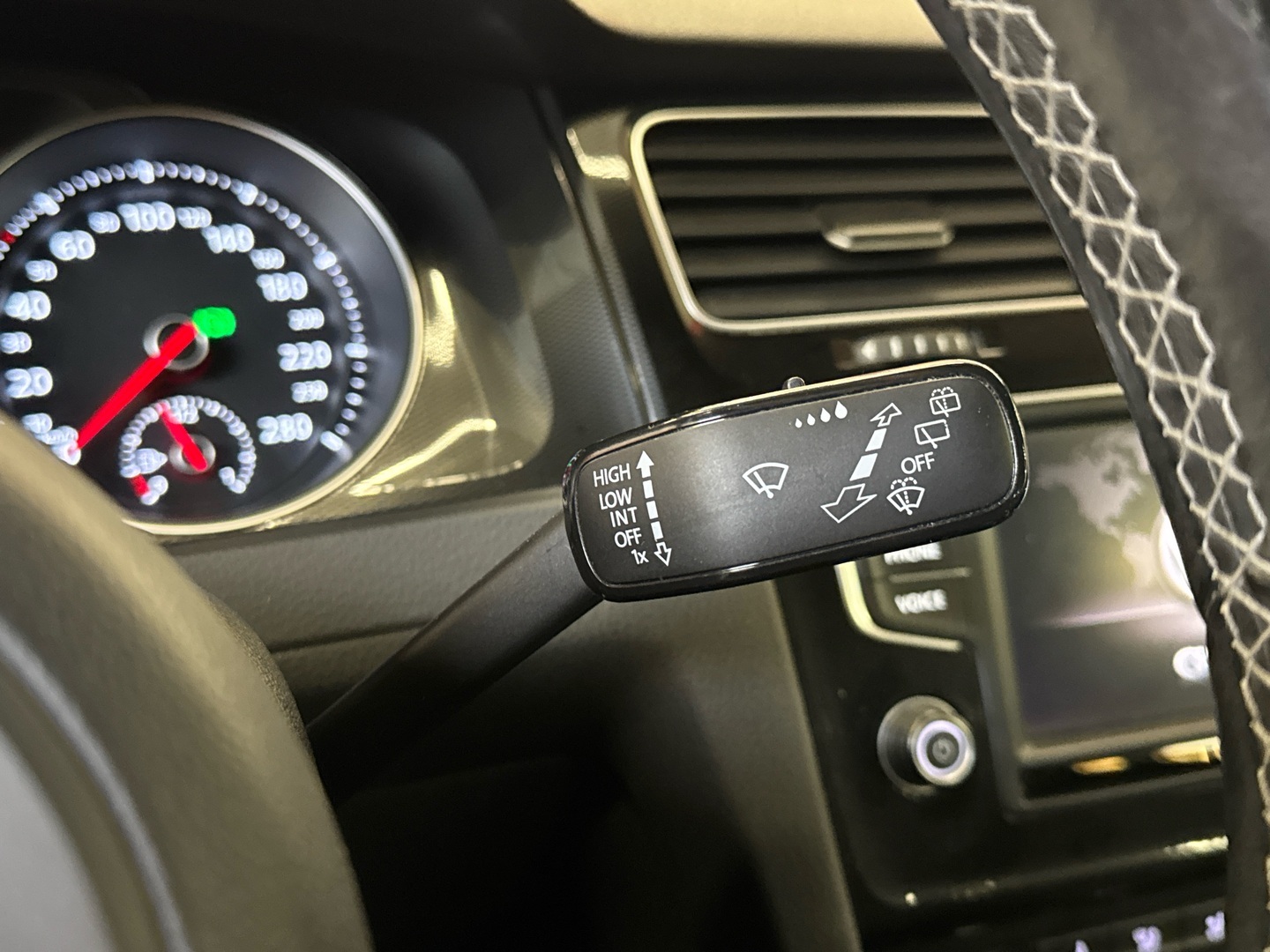 VOLKSWAGEN Golf 2016