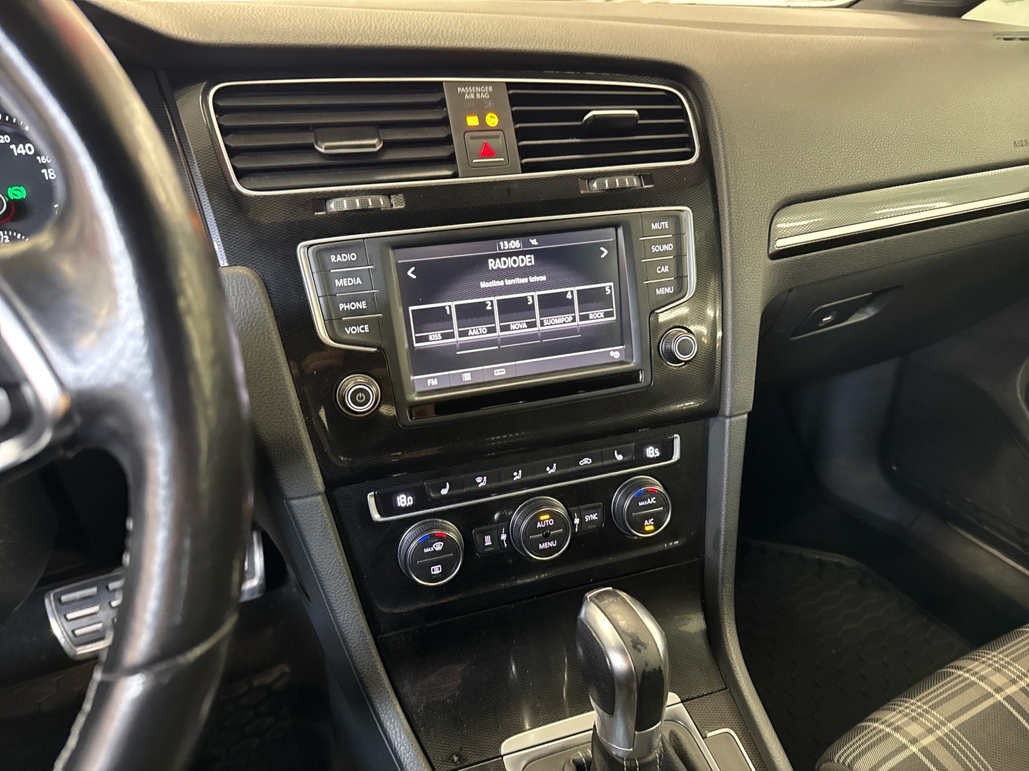 VOLKSWAGEN Golf 2016