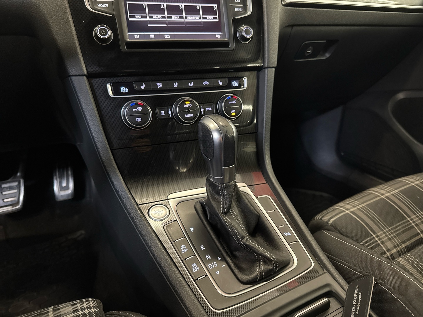 VOLKSWAGEN Golf 2016