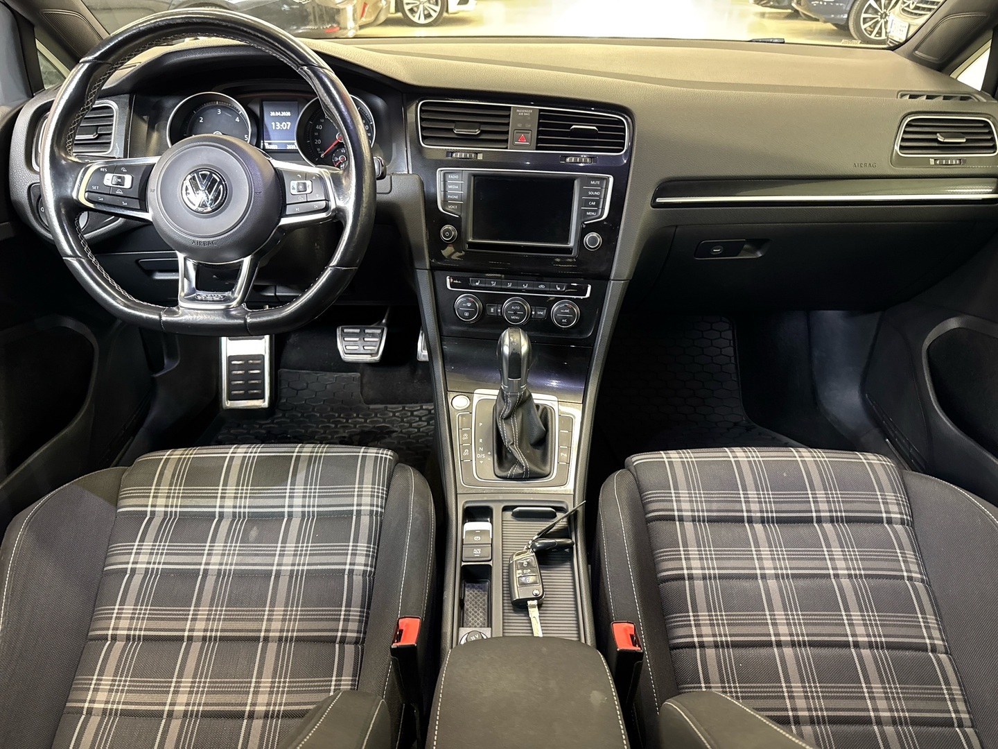 VOLKSWAGEN Golf 2016