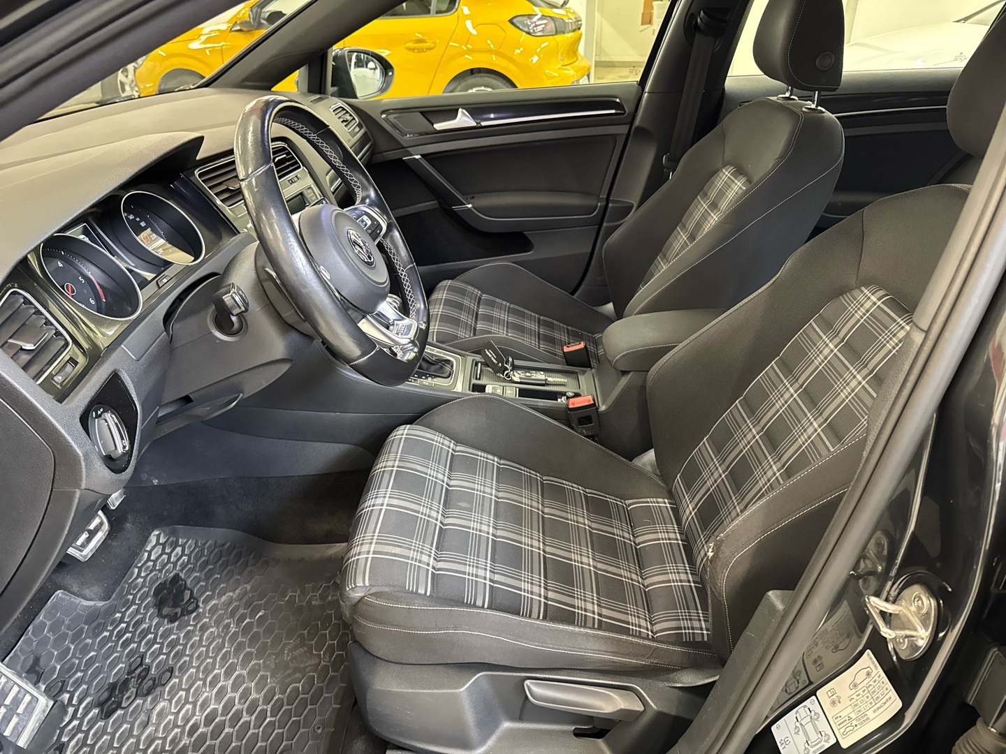 VOLKSWAGEN Golf 2016