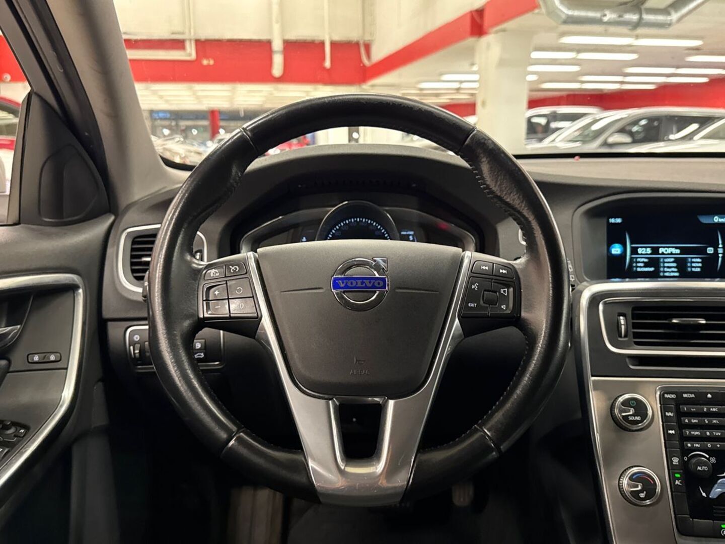 VOLVO V60 2016