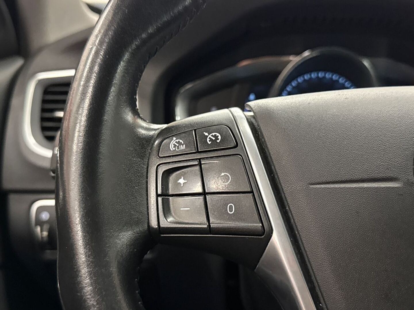VOLVO V60 2016