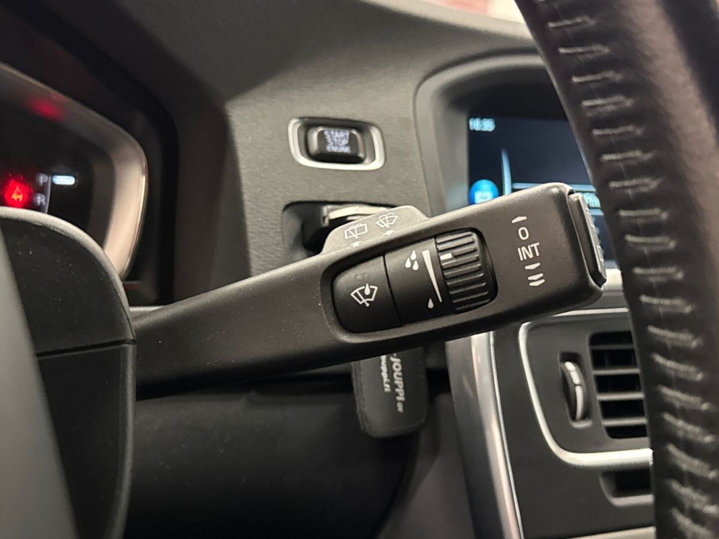 VOLVO V60 2016