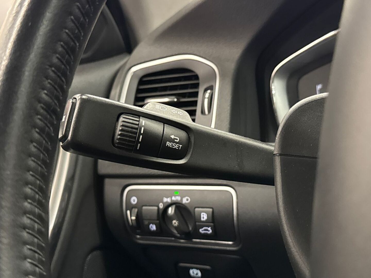 VOLVO V60 2016
