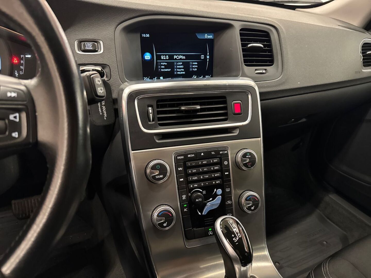 VOLVO V60 2016