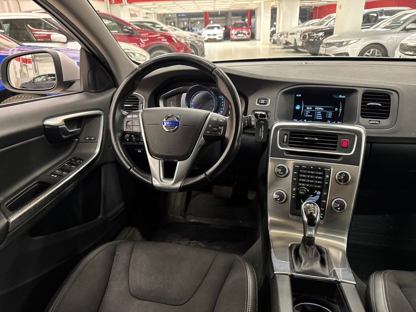 VOLVO V60 2016