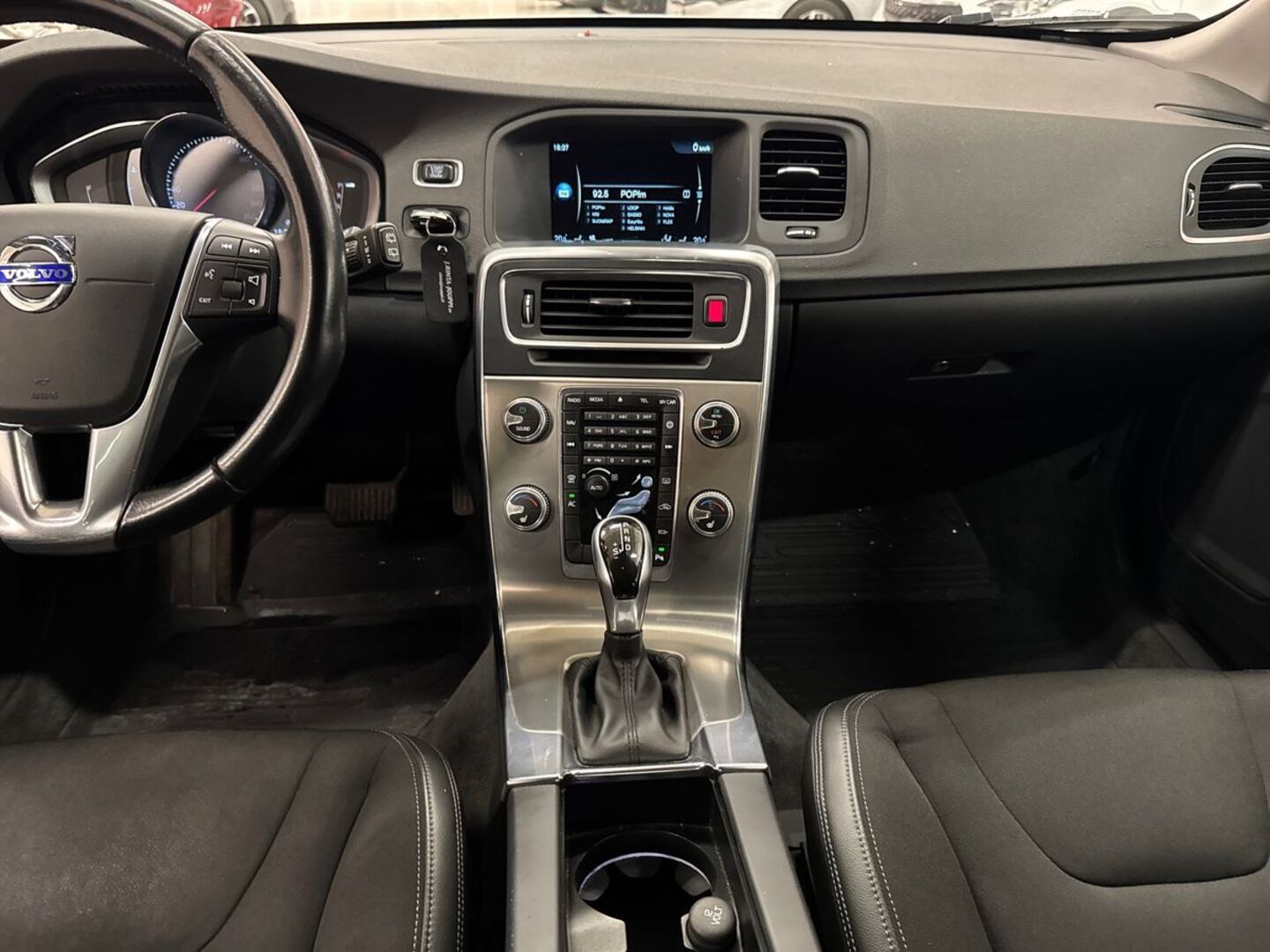 VOLVO V60 2016
