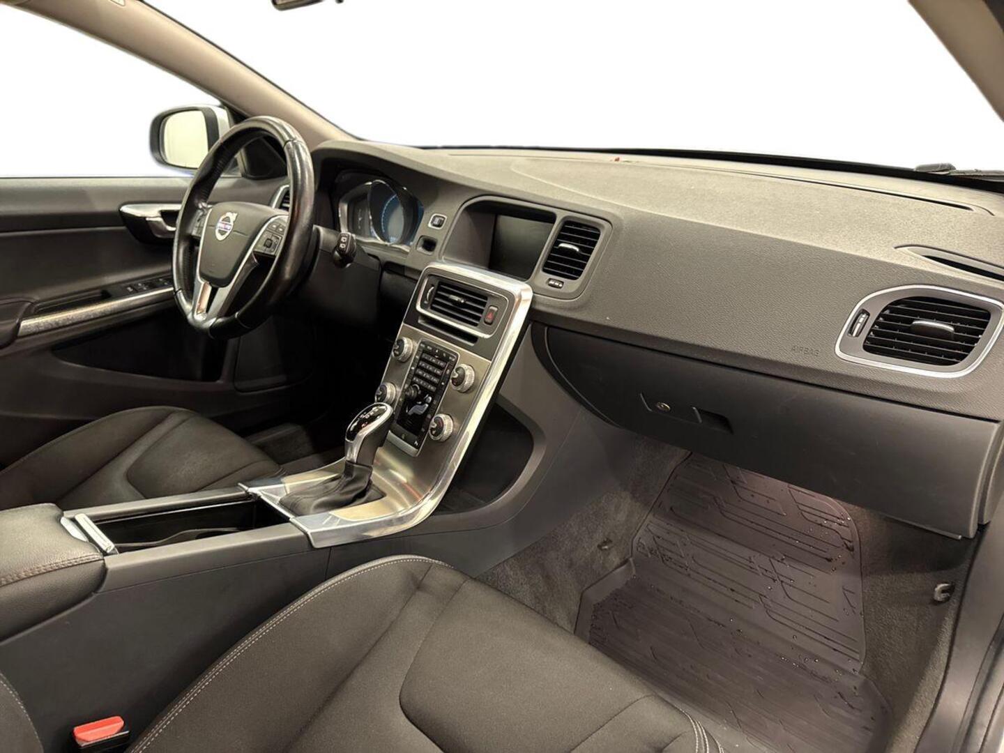 VOLVO V60 2016