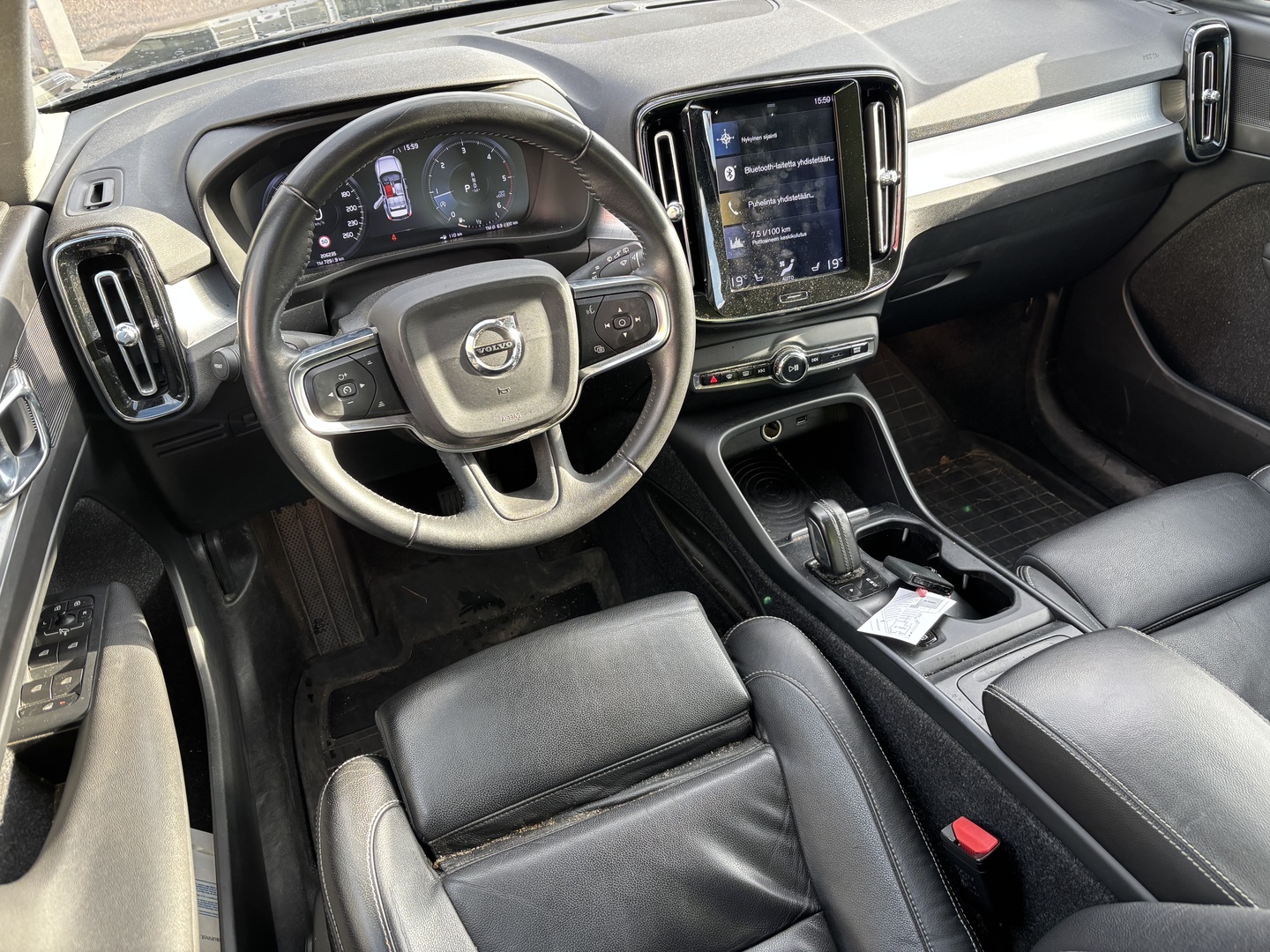 VOLVO XC40 6