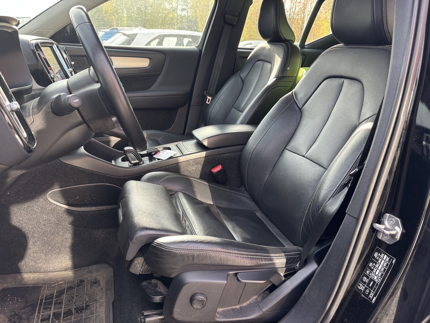 VOLVO XC40 7