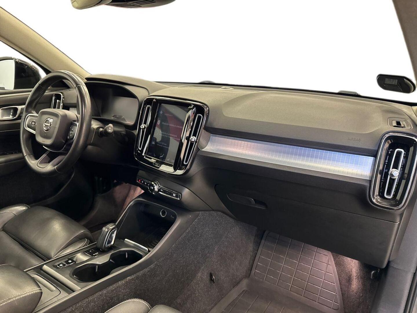 VOLVO XC40 2018
