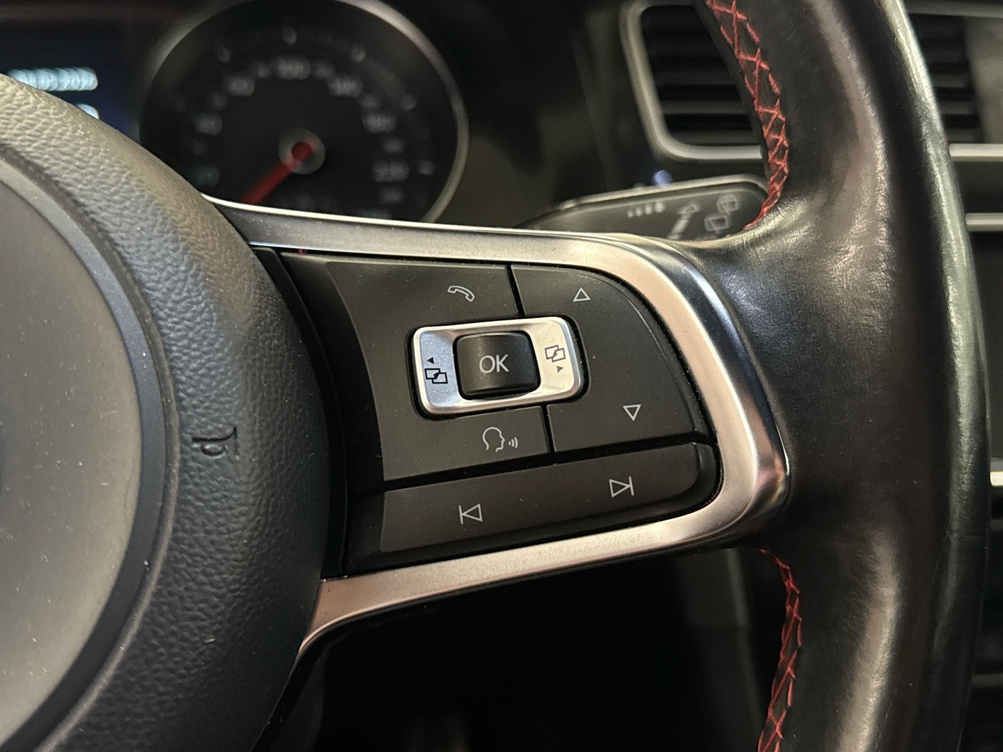 VOLKSWAGEN Golf 2014