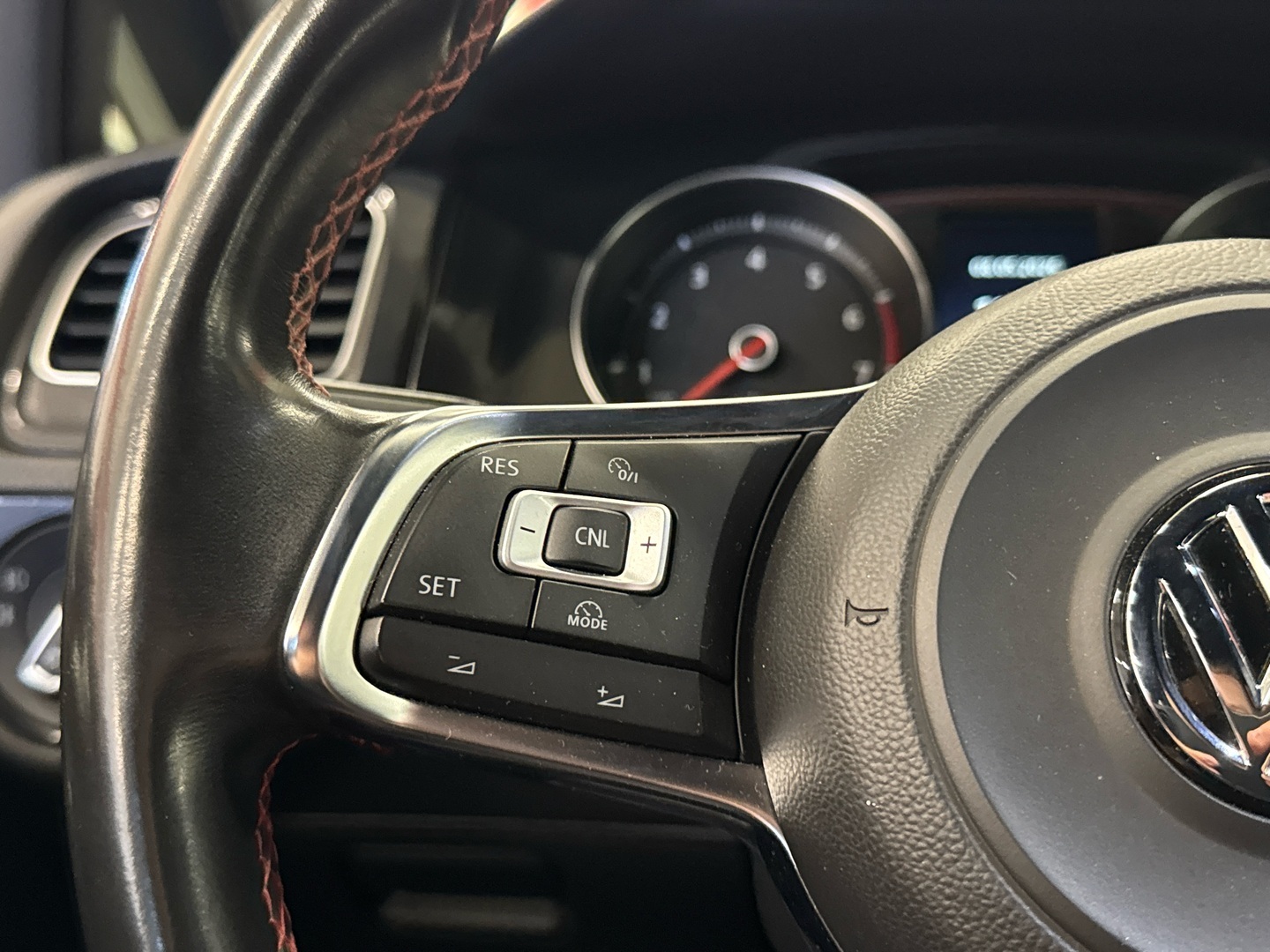 VOLKSWAGEN Golf 2014