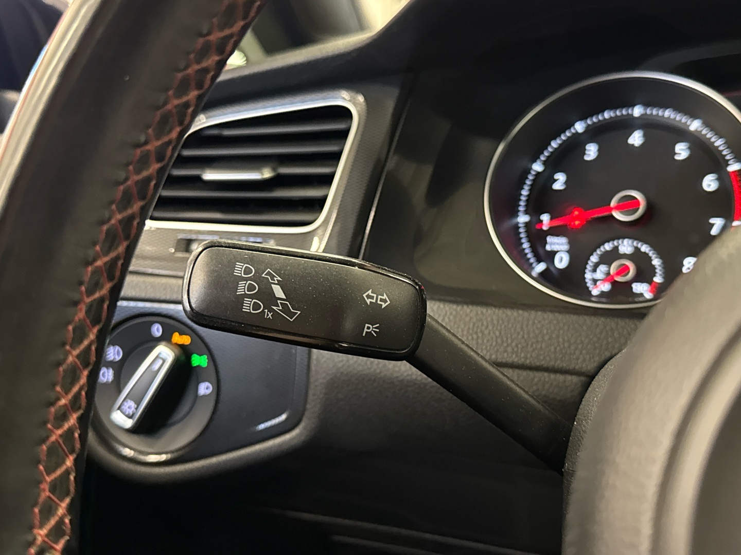 VOLKSWAGEN Golf 2014