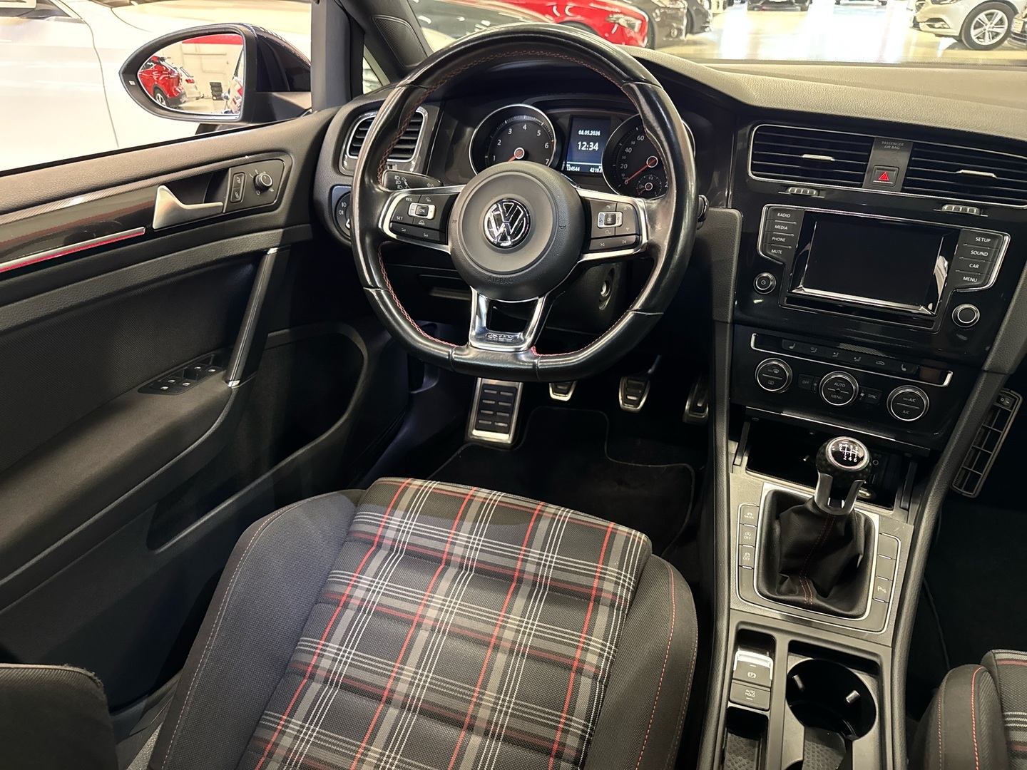 VOLKSWAGEN Golf 2014