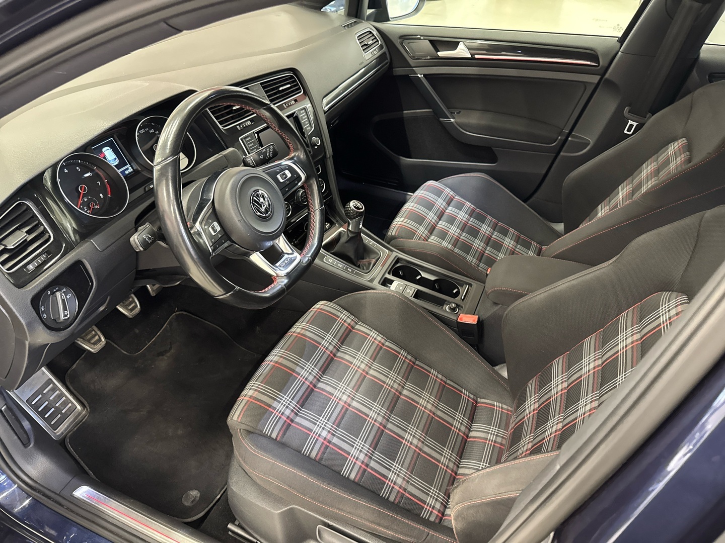 VOLKSWAGEN Golf 2014