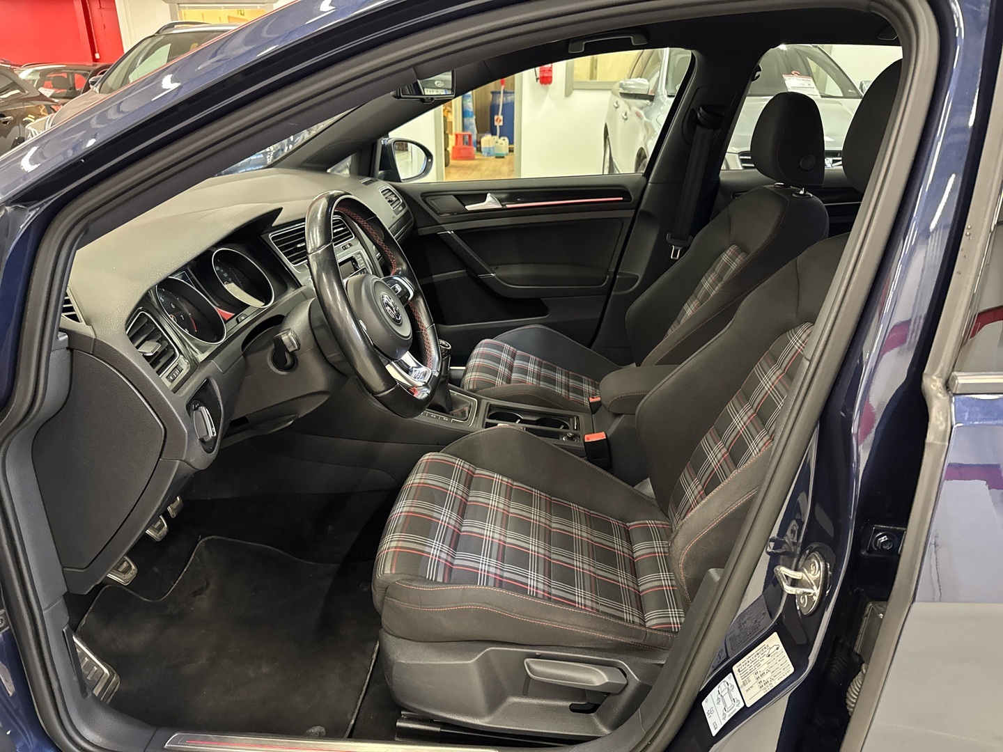 VOLKSWAGEN Golf 2014