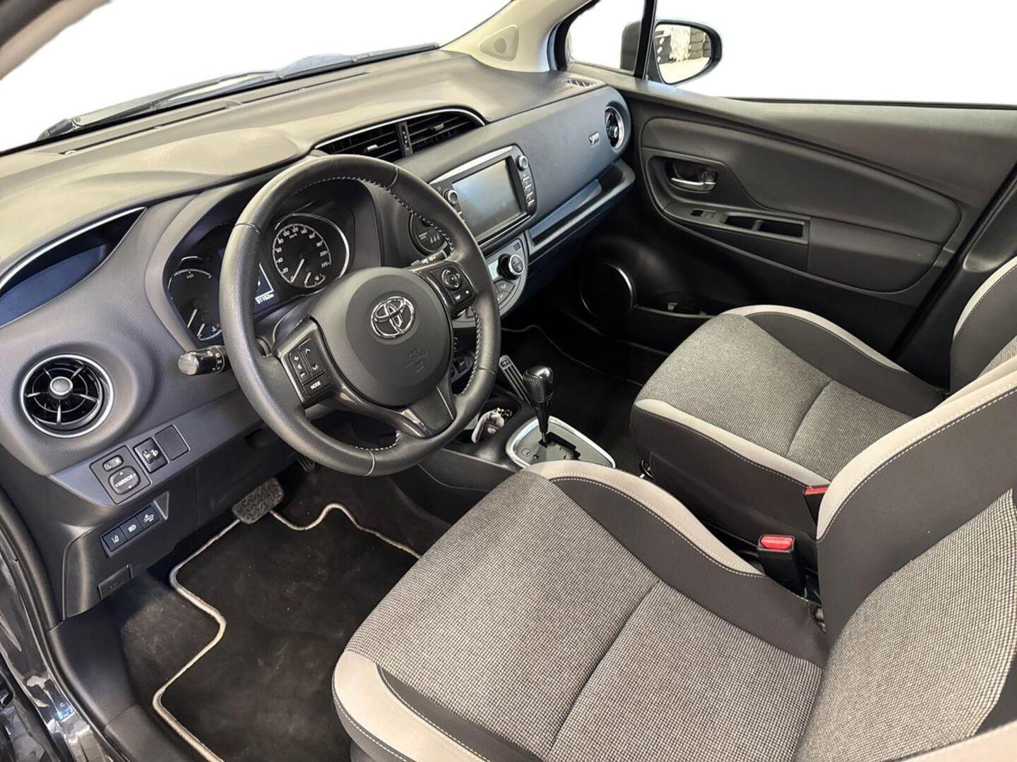 TOYOTA Yaris 2020