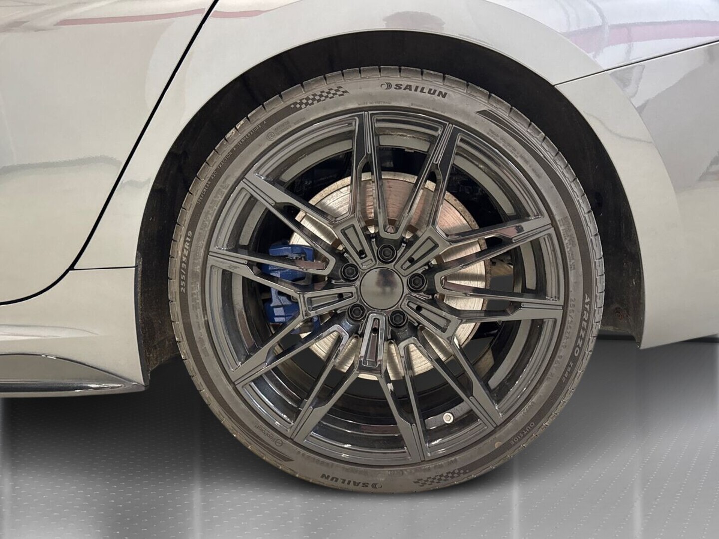 BMW 330 2019