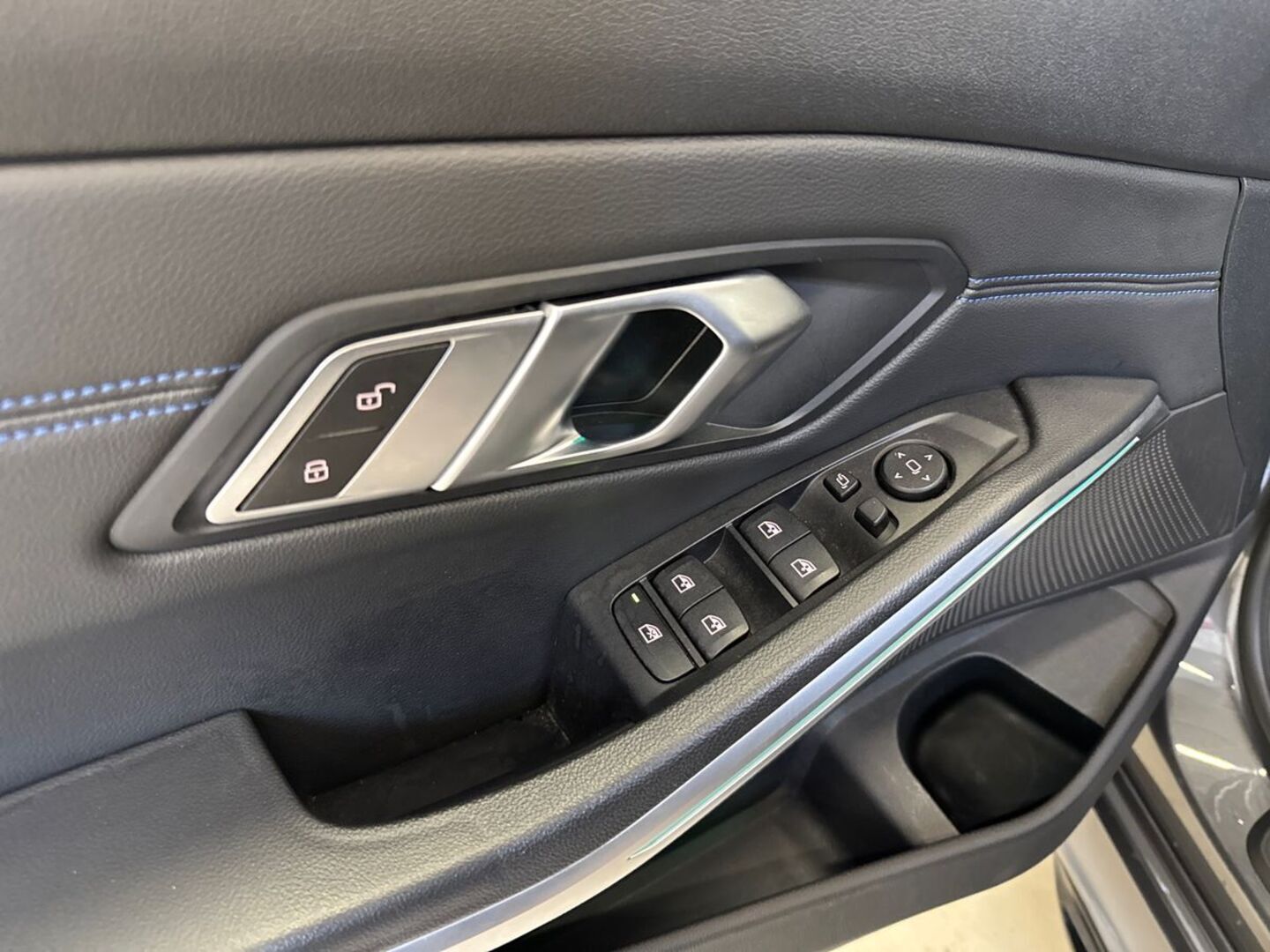 BMW 330 2019