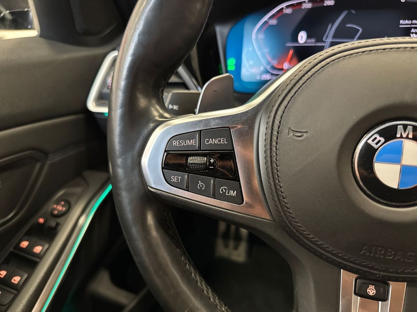 BMW 330 2019