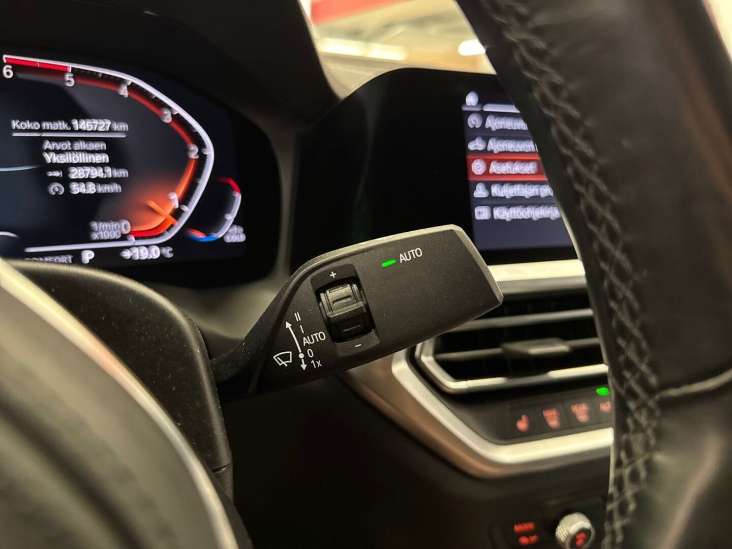 BMW 330 2019