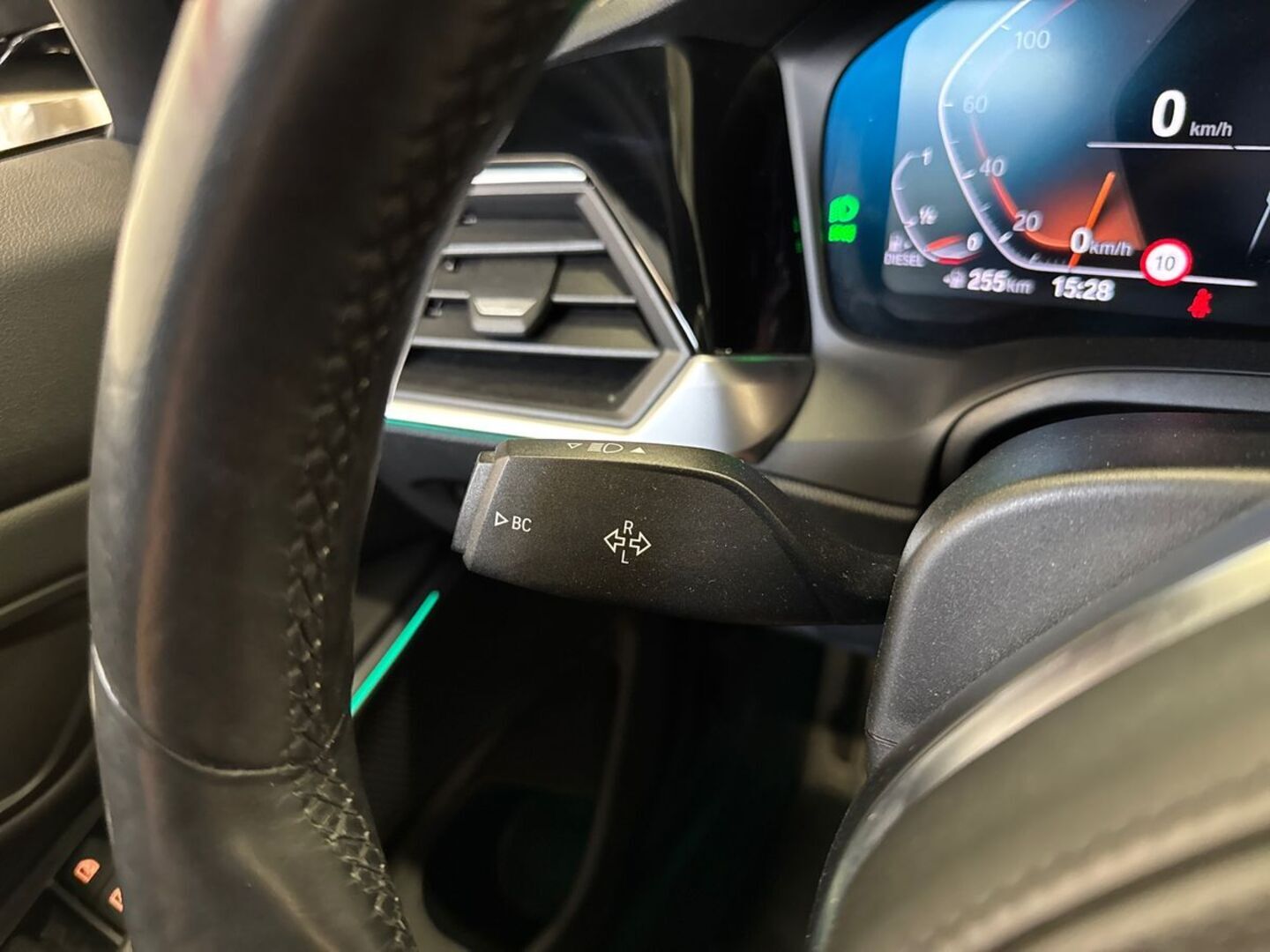BMW 330 2019