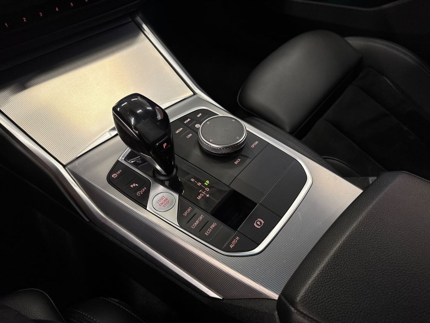 BMW 330 2019