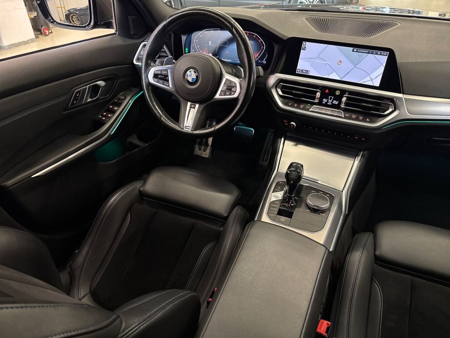 BMW 330 2019