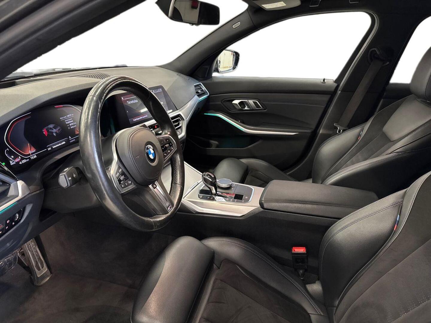 BMW 330 2019