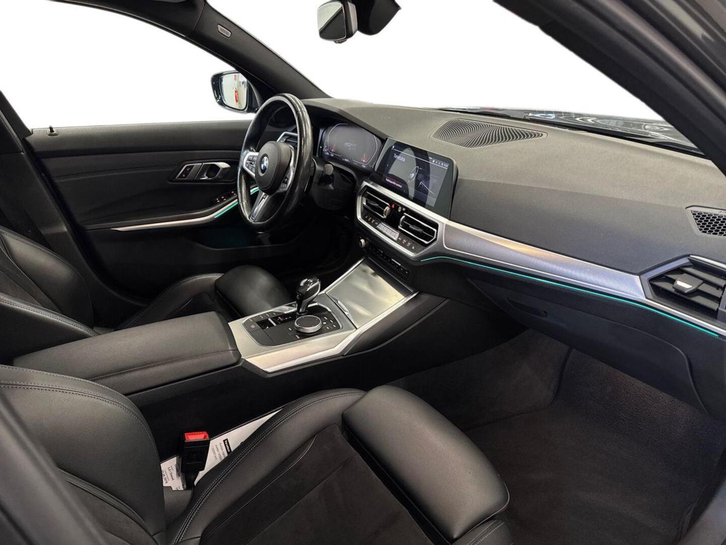 BMW 330 2019