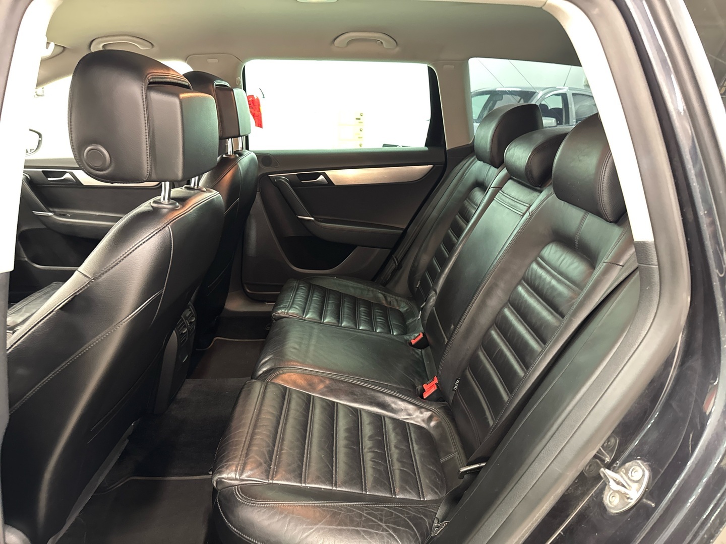 VOLKSWAGEN Passat 2011