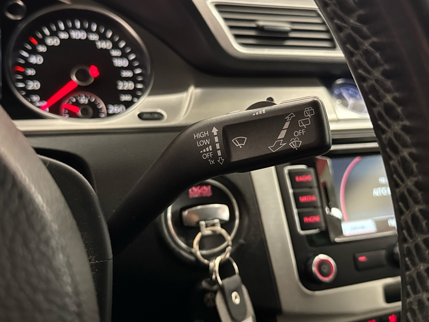 VOLKSWAGEN Passat 2011