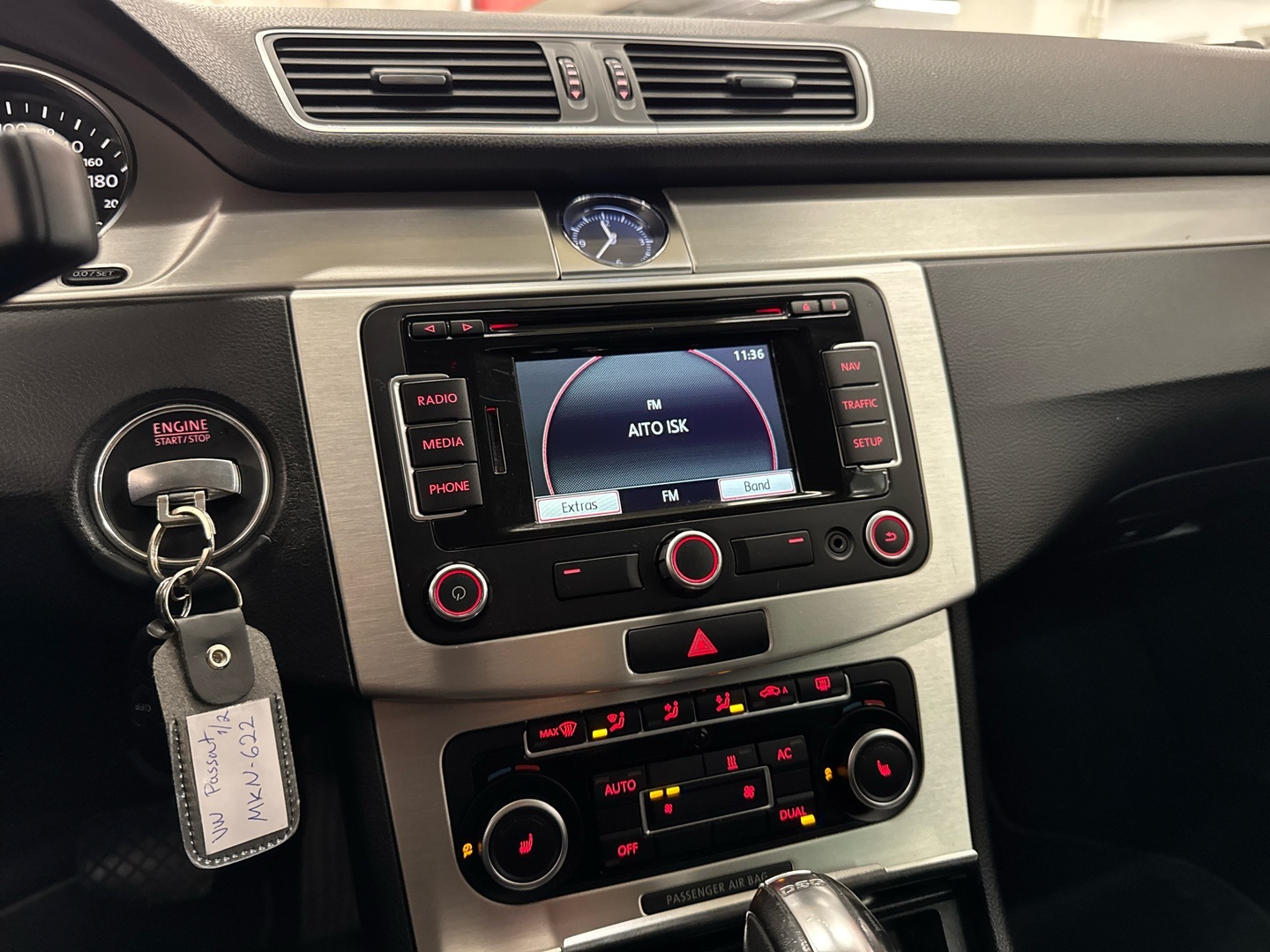 VOLKSWAGEN Passat 2011