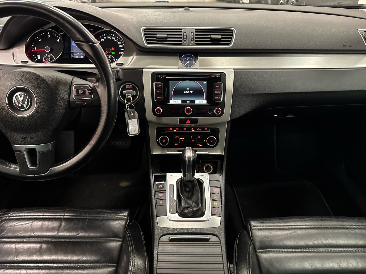 VOLKSWAGEN Passat 2011