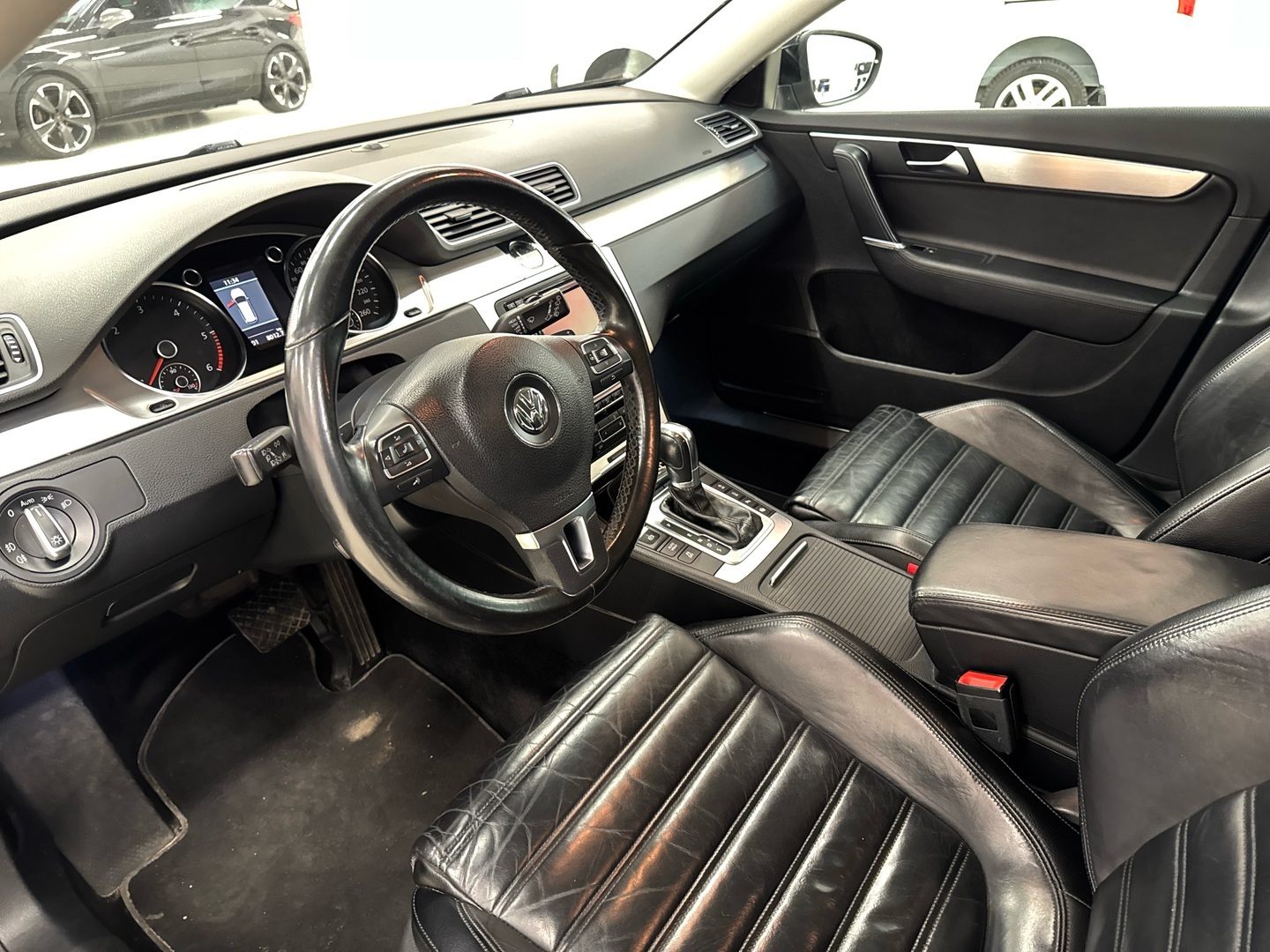 VOLKSWAGEN Passat 2011