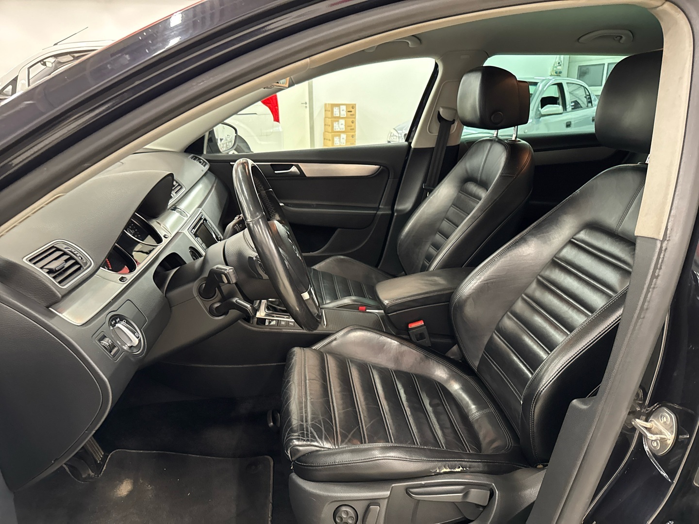 VOLKSWAGEN Passat 2011