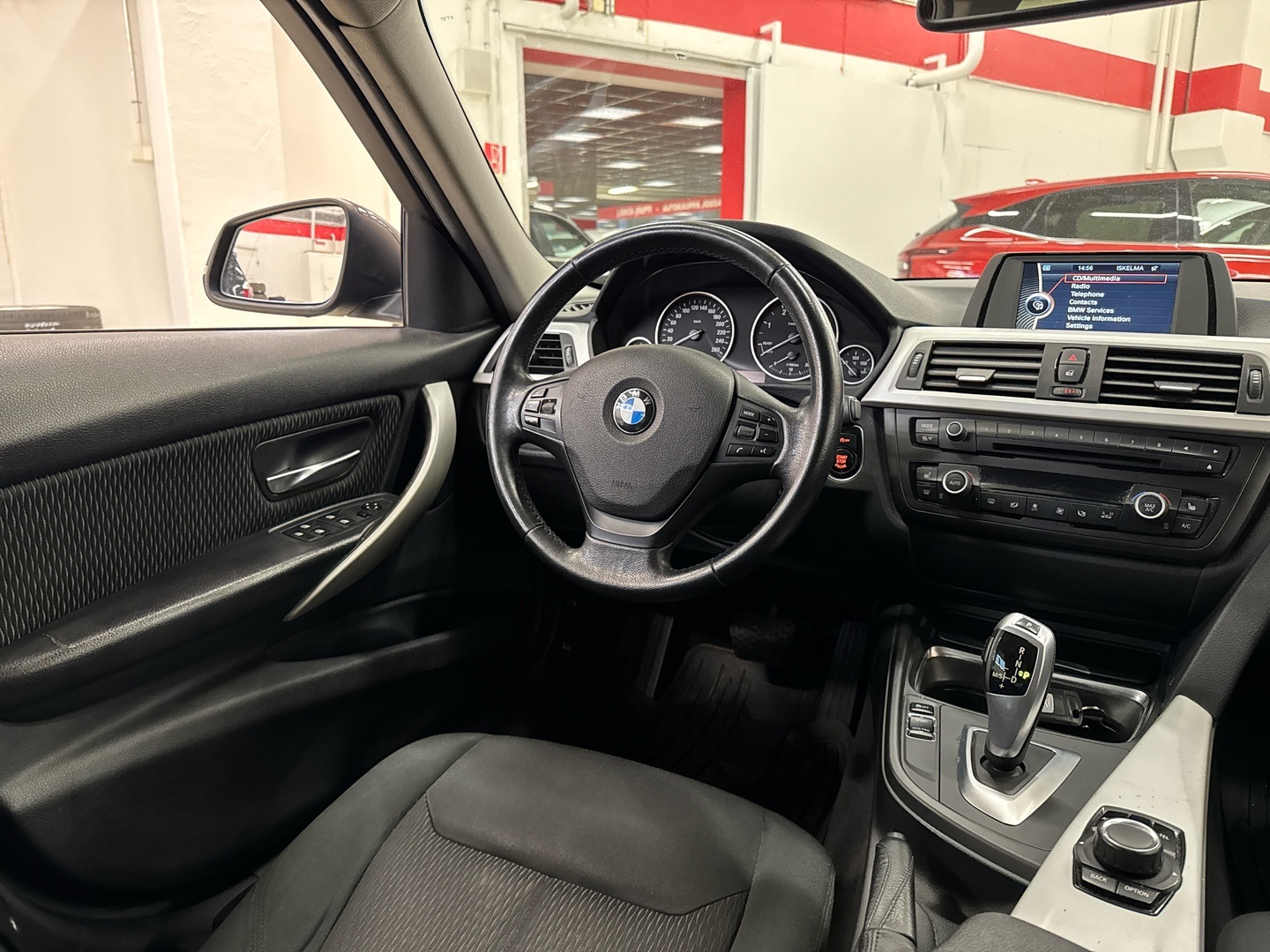 BMW 318 2013