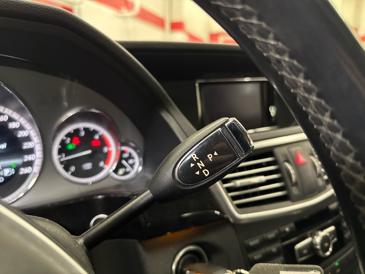 MERCEDES-BENZ E 2013